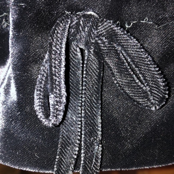 ❄️VINTAGE BLACK VELVET HAT - ASYMMETRICAL DESIGN.  SHORTER IN BACK THAN FRONT❄️ - Picture 2 of 5